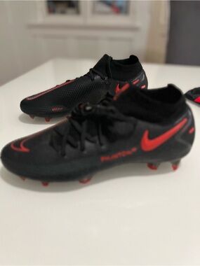 Nike PANTOM FLYKNIT 7.5 Black/Red Men’s Soccer Cleats Athletic Football Boots